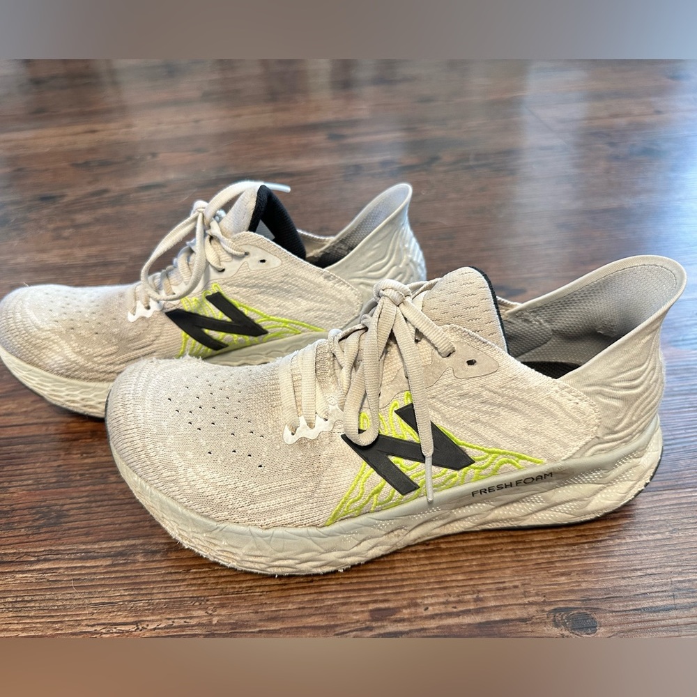 New balance 1080’s style version 10. In good condition
